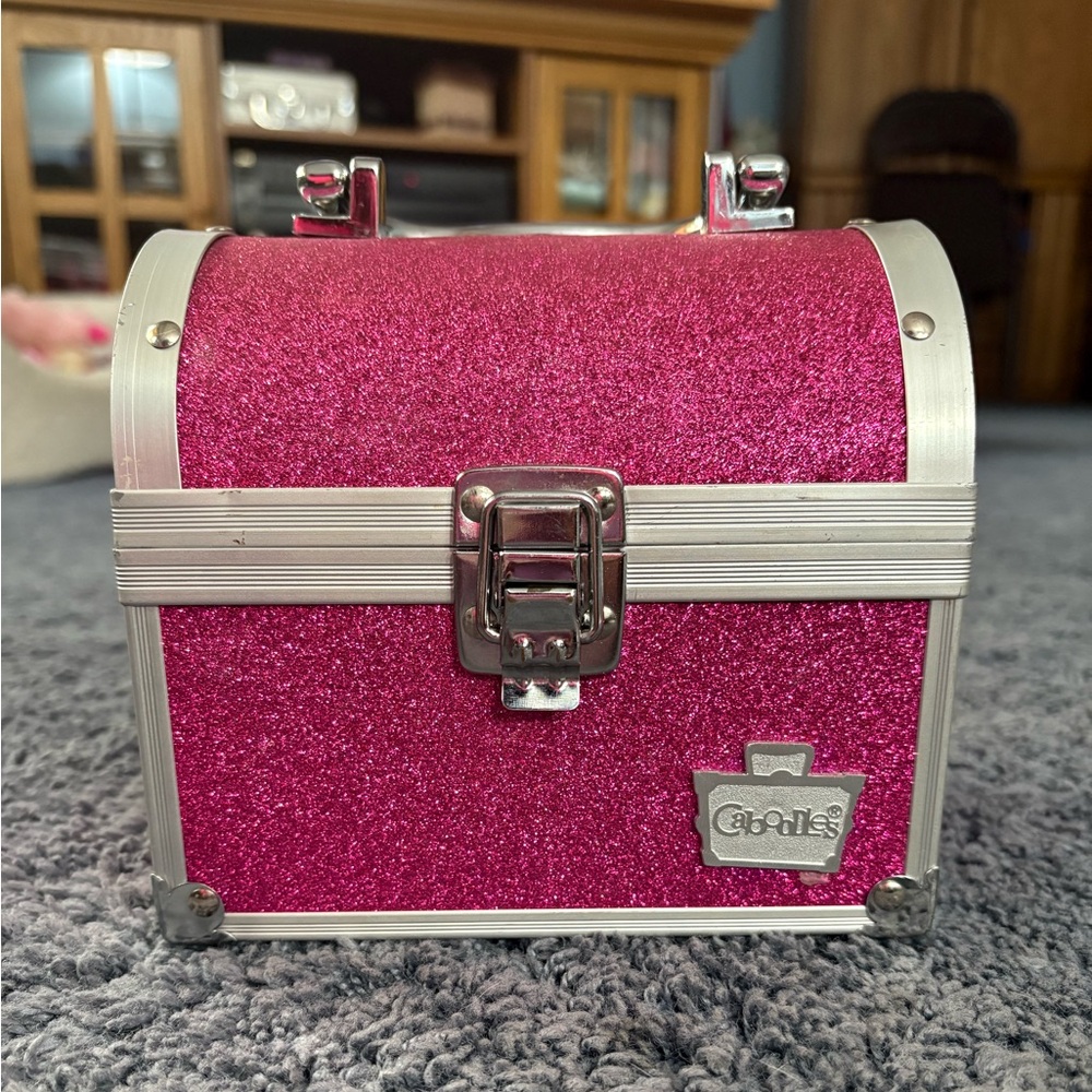 Lightly used pink sparkly caboodle with silver accents